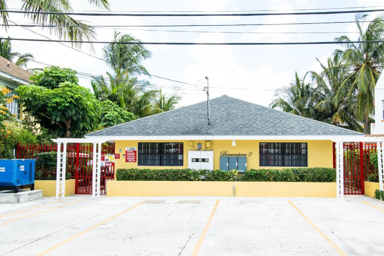 Brownstone Guesthouses Nassau Exterior foto