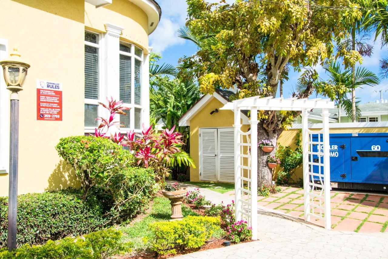 Brownstone Guesthouses Nassau Exterior foto